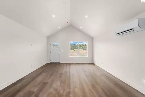 Living - 360 Old Diamond Mill Loop, Oldtown, ID 83822 photo 2 of 2
