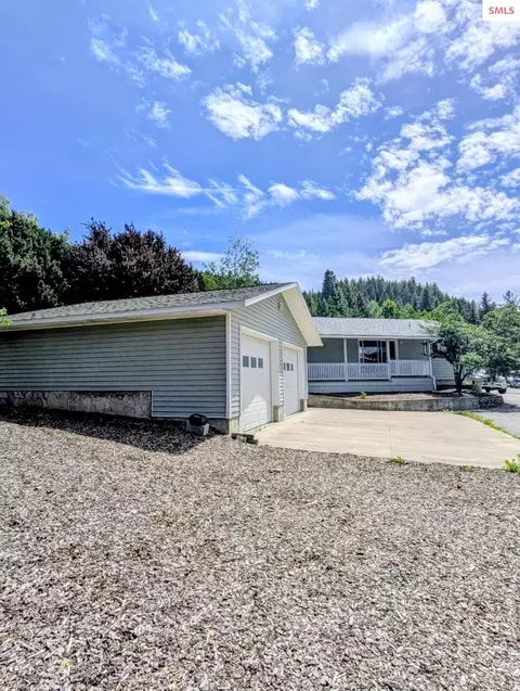 6977 Evergreen St, Bonners Ferry, ID 83805