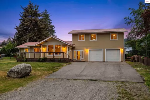 57 Laclede Shores Dr, Laclede, ID 83841