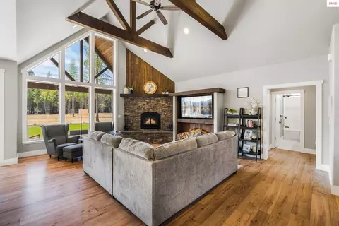 Living - 122 Windswept Ct, Naples, ID 83847 photo 1 of 1