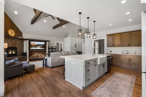 Kitchen - 122 Windswept Ct, Naples, ID 83847 photo 3 of 3