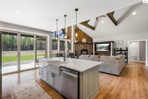 Kitchen - 122 Windswept Ct, Naples, ID 83847 photo 1 of 3