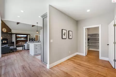 Entry Way - 122 Windswept Ct, Naples, ID 83847 photo 3 of 5