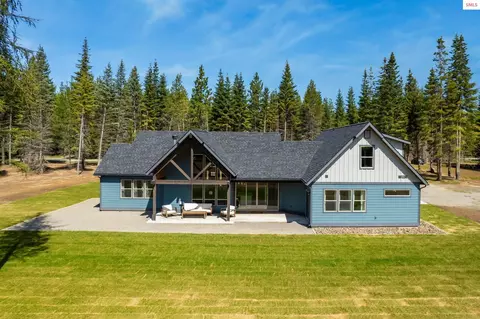 Exterior - 122 Windswept Ct, Naples, ID 83847 photo 3 of 9