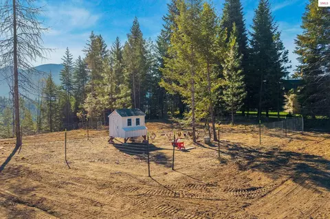 Exterior - 122 Windswept Ct, Naples, ID 83847 photo 9 of 9