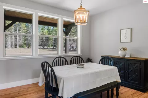 Dining - 122 Windswept Ct, Naples, ID 83847 photo 1 of 1
