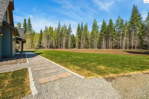 Exterior - 122 Windswept Ct, Naples, ID 83847 photo 6 of 9