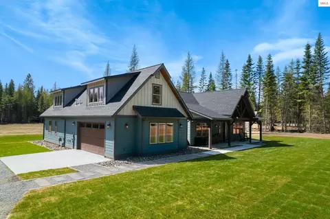 Exterior - 122 Windswept Ct, Naples, ID 83847 photo 5 of 9