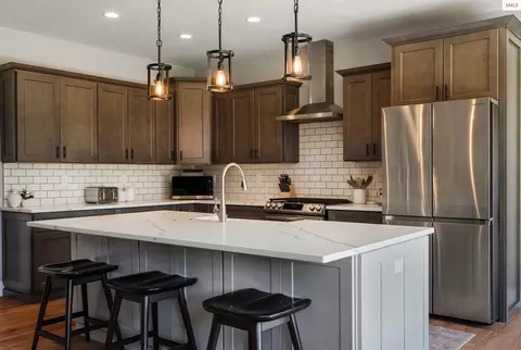 Kitchen - 122 Windswept Ct, Naples, ID 83847 photo 2 of 3