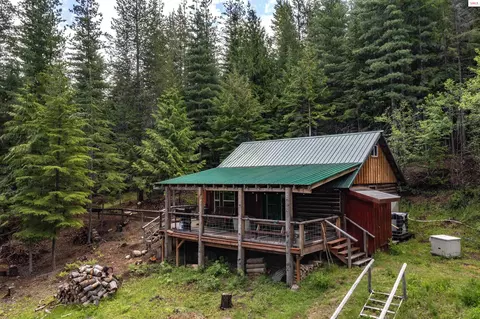 40 Laid Back Dr, Sandpoint, ID 83864