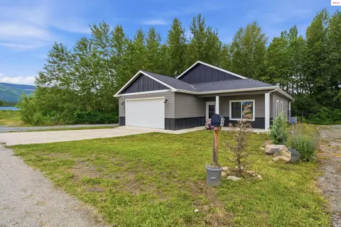 106 11th St, Priest River, ID 83856