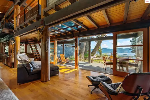825 Winter Ridge Rd, Hope, ID 83836