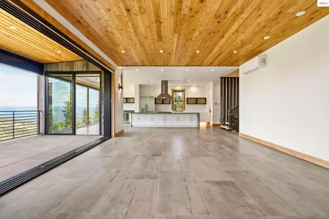 Living - 277 Blizzard Dr, Sandpoint, ID 83864 photo 2 of 6
