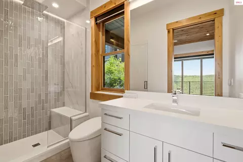 Bath - 277 Blizzard Dr, Sandpoint, ID 83864 photo 11 of 13