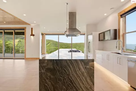 Kitchen - 277 Blizzard Dr, Sandpoint, ID 83864 photo 7 of 13
