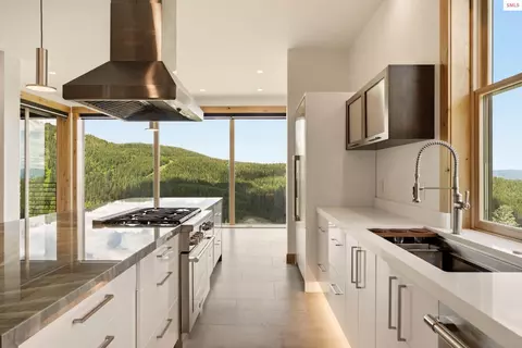 Kitchen - 277 Blizzard Dr, Sandpoint, ID 83864 photo 3 of 13