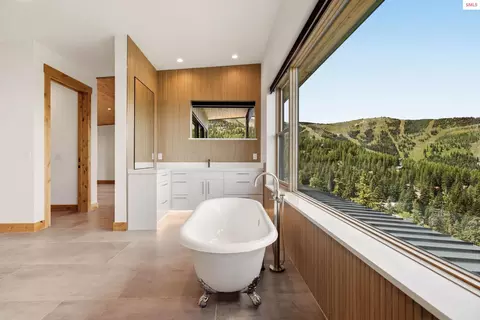 Bath - 277 Blizzard Dr, Sandpoint, ID 83864 photo 3 of 13