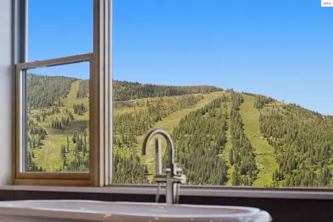 Bath - 277 Blizzard Dr, Sandpoint, ID 83864 photo 9 of 13