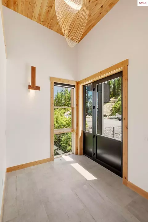 Entry Way - 277 Blizzard Dr, Sandpoint, ID 83864 photo 1 of 2