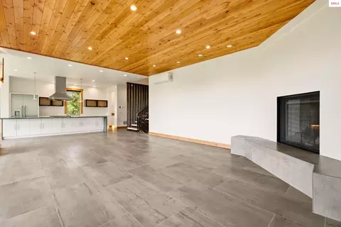 Living - 277 Blizzard Dr, Sandpoint, ID 83864 photo 4 of 6
