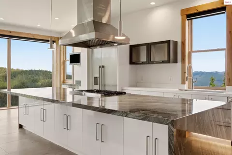 Kitchen - 277 Blizzard Dr, Sandpoint, ID 83864 photo 10 of 13
