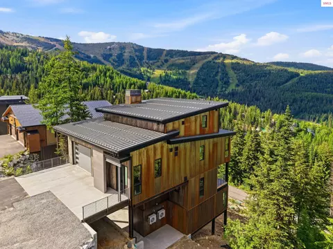 Exterior - 277 Blizzard Dr, Sandpoint, ID 83864 photo 4 of 19