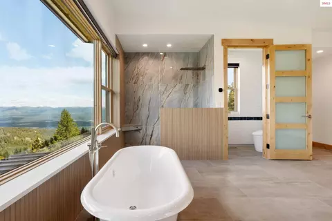 Bath - 277 Blizzard Dr, Sandpoint, ID 83864 photo 7 of 13