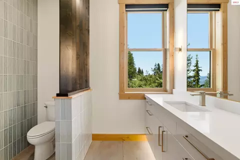 Bath - 277 Blizzard Dr, Sandpoint, ID 83864 photo 1 of 13
