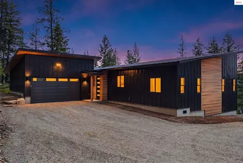 331 Towering Pines Dr, Sagle, ID 83860