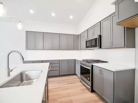 Kitchen - 1229 E Millworx Loop, Post Falls, ID 83854 photo 3 of 5