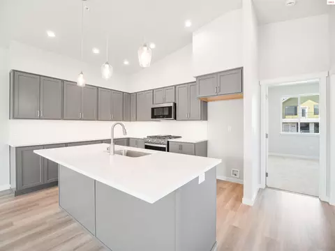 Kitchen - 1229 E Millworx Loop, Post Falls, ID 83854 photo 2 of 5