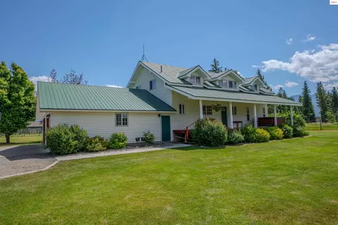 101 Zimmerman Rd, Moyie Springs, ID 83845