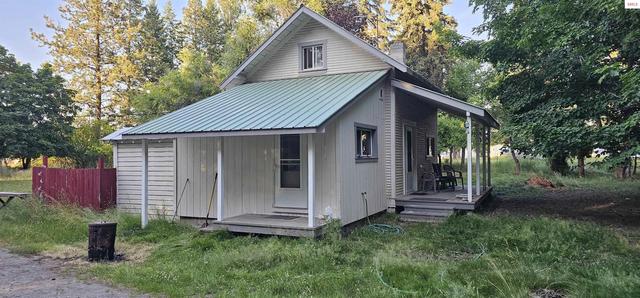 2353 Roosevelt Rd, Moyie Springs, ID 83845