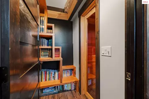 Entry Way - 270 Blizzard Dr, Sandpoint, ID 83864 photo 6 of 9