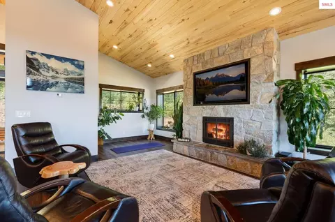 Living - 270 Blizzard Dr, Sandpoint, ID 83864 photo 1 of 4