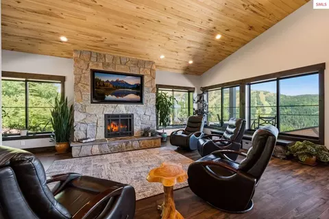Living - 270 Blizzard Dr, Sandpoint, ID 83864 photo 4 of 4
