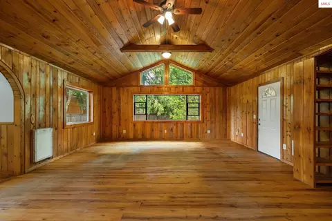 Living - 279 Tower Rd, Naples, ID 83847 photo 3 of 5