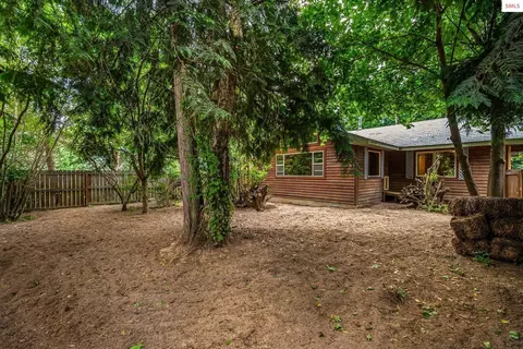 Exterior - 279 Tower Rd, Naples, ID 83847 photo 9 of 13