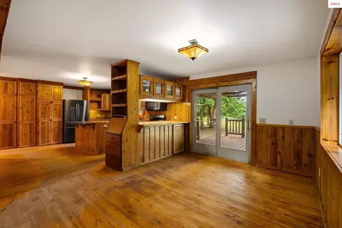 Living - 279 Tower Rd, Naples, ID 83847 photo 5 of 5