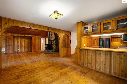 Living - 279 Tower Rd, Naples, ID 83847 photo 4 of 5