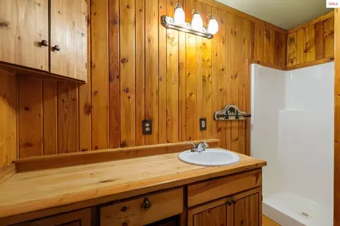 Bath - 279 Tower Rd, Naples, ID 83847 photo 2 of 2