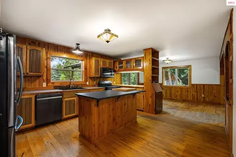 Kitchen - 279 Tower Rd, Naples, ID 83847 photo 2 of 3