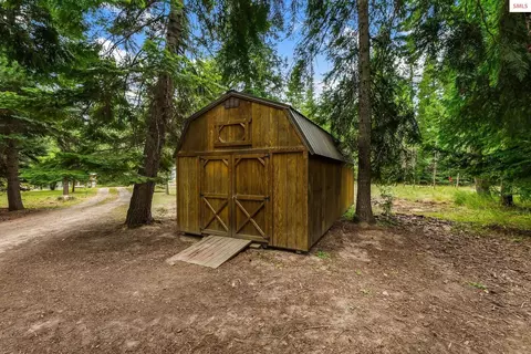 Exterior - 279 Tower Rd, Naples, ID 83847 photo 10 of 13