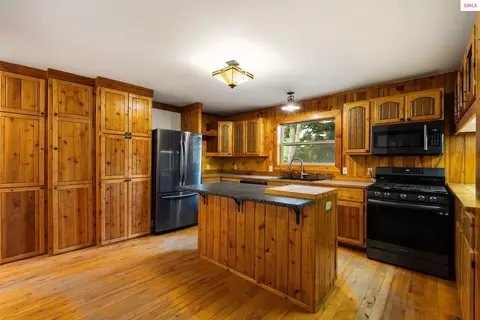 Kitchen - 279 Tower Rd, Naples, ID 83847 photo 1 of 3