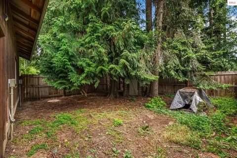 Exterior - 279 Tower Rd, Naples, ID 83847 photo 8 of 13