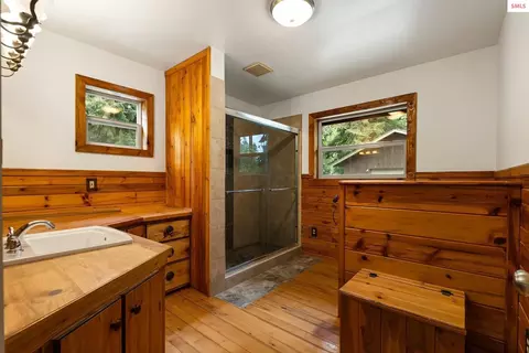 Bath - 279 Tower Rd, Naples, ID 83847 photo 1 of 2