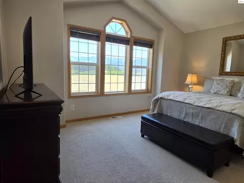 Bedroom - 1599 Samuels Rd, Sandpoint, ID 83864 photo 3 of 6