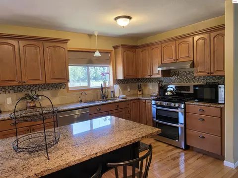Kitchen - 1599 Samuels Rd, Sandpoint, ID 83864 photo 3 of 4