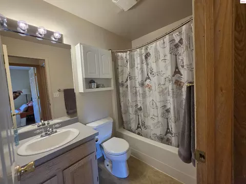 Bath - 1599 Samuels Rd, Sandpoint, ID 83864 photo 4 of 4