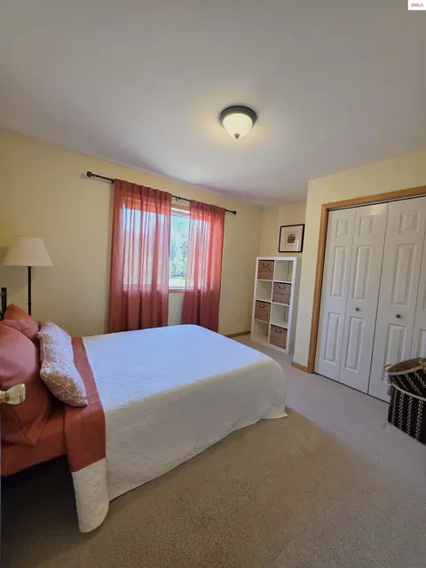 Bedroom - 1599 Samuels Rd, Sandpoint, ID 83864 photo 5 of 6